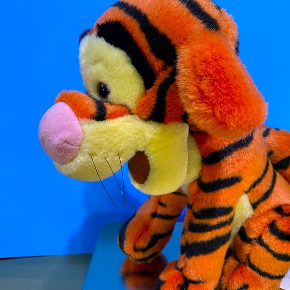 WALT DISNEY VTG WINNIE THE POOH COLLECTIBLE TIGGER WITH EXTRA LONG CURLY TAIL - Picture 2 of 11